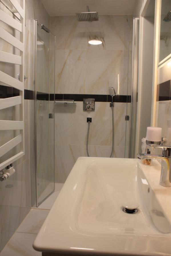 Lenzer Hafen Hotel ภายนอก รูปภาพ